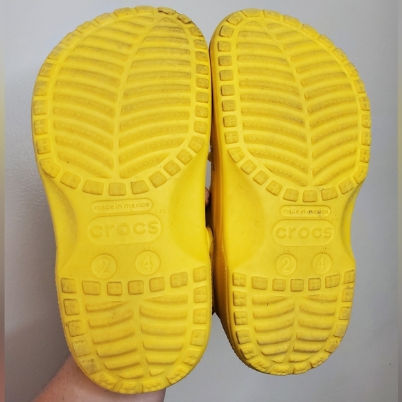 CROCS Classic Yellow Slides Size Womens 4 - Picture 8 of 9